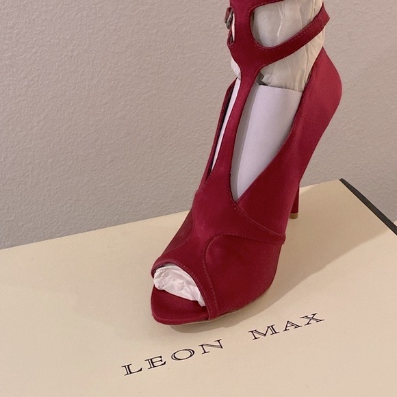 NIB [Leon Max] Red Satin Pika Ankle Wrap Peep Toe Stiletto Pumps Women’s Sz 5.5 - Picture 7 of 10